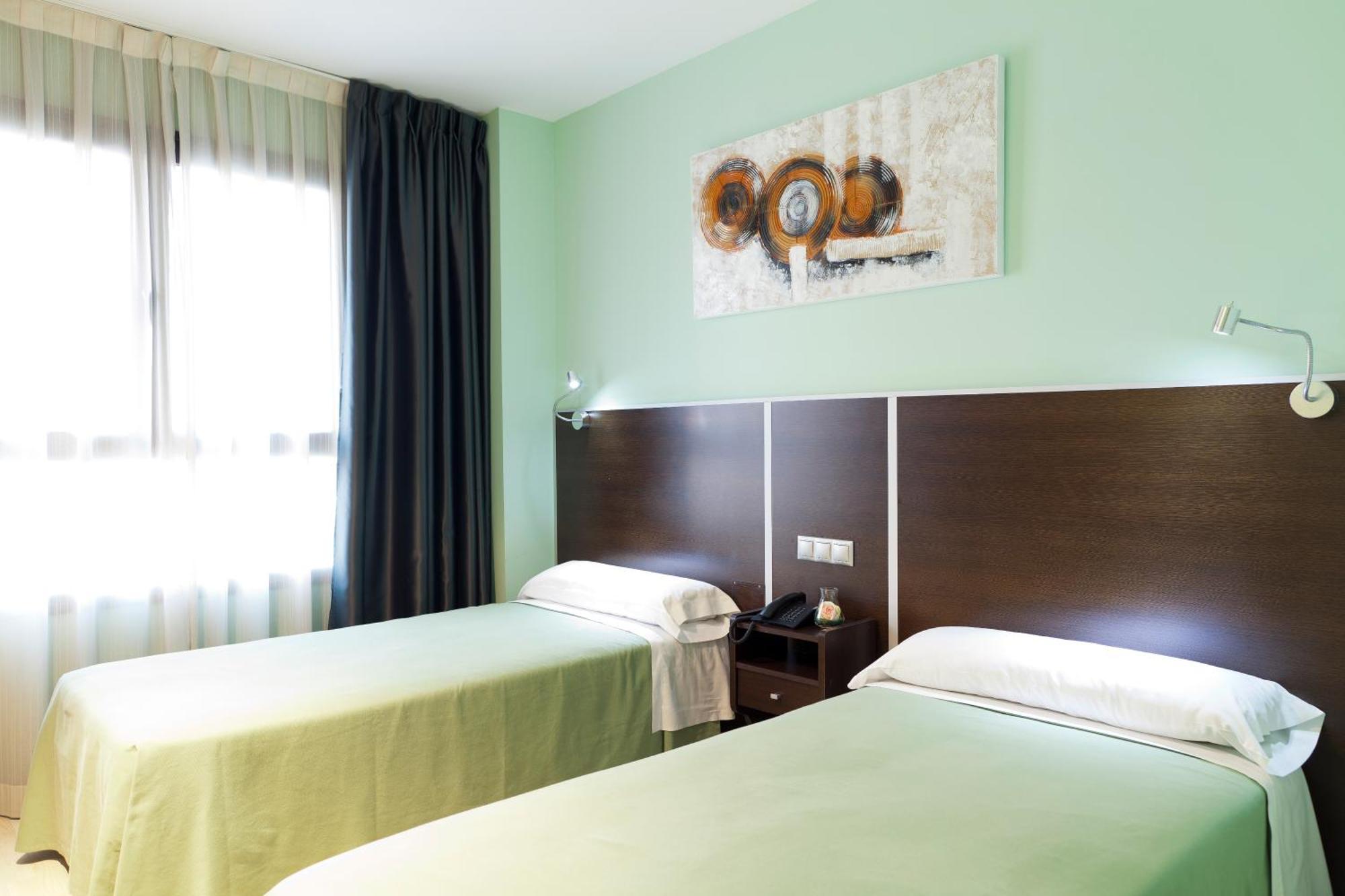 Hostal Avenida Barajas — Fotos 1